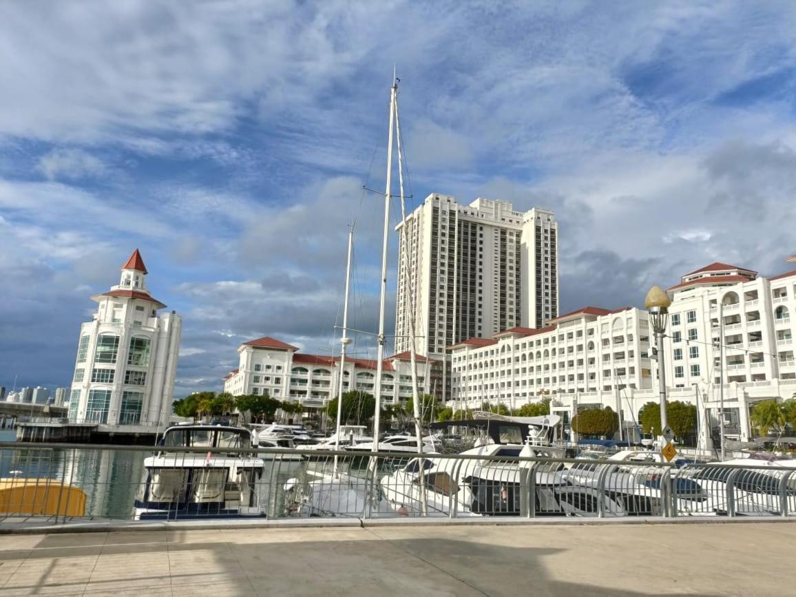 Straits Quay Marina Suites Penang By Aurorahomes Bagan Jermal Exterior photo