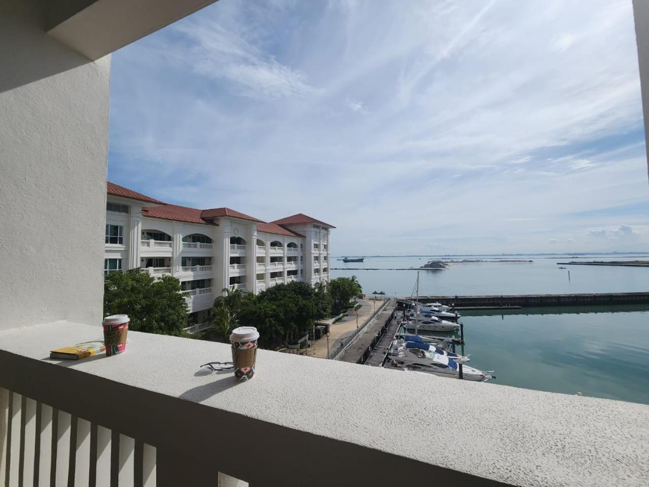 Straits Quay Marina Suites Penang By Aurorahomes Bagan Jermal Exterior photo